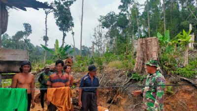 Babinsa Serma Indra Loni Komsos Kemasyarakat Eks PT Api Tidak Bermain Api Di Musim Kemarau