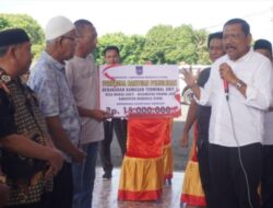 Bupati Ir. H.Mian Serahkan Bantuan Untuk Korban Kebakaran Wilayah Terminal Unit Satu Padang Jaya