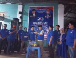 Tumpeng untuk kejayaan Partai Demokrat Di acara Syukuran Atas Dilantik nya Yos sudarso