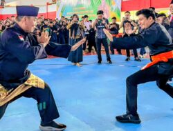 Bupati Bengkulu Utara Beri Reward untuk Atlet Berprestasi pada Pembukaan Adhyaksa Cup