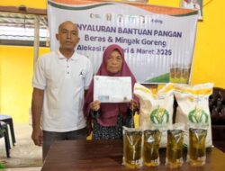 Pemerintah Desa Tanah Hitam Padang Jaya Salurkan Bantuan Beras