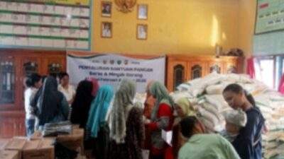 Ratusan Kepala keluarga Masyarakat Didesa Senali menerima bantuan Sembako