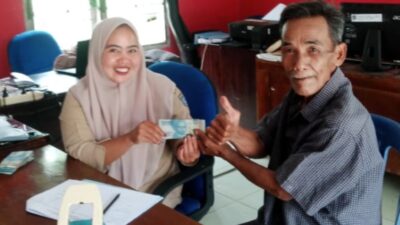 Pemdes Balam Kecamatan Air Padang Salurkan BLT DD Dan Honorium Lembaga