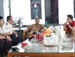 Didampingi Wabub BU Bupati Arie Menerima Audiensi dari Tim Imigrasi Ketahun