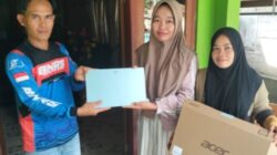 Pemdes Pagaruyung menyerahkan Laptop dan Printer kepada Guru Paud Kasih Ibu Pagar Ruyung