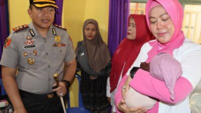Hari Bhayangkara Kapolres BU AKBP Bakti Kautsar Ali Gelar Bakti Kesehatan Di Desa Marga Sakti Kecamatan Padang Jaya