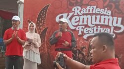 Bupati Arie Sangat Mengapresiasi Kebersamaan Masyarakat Kemumu Dalam festival HUT Bengkulu Utara