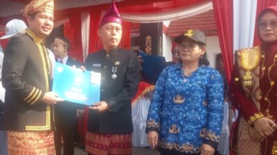 Pemkab BU Anugerahkan Satyalancana Karya Satya kepada 6 Perwakilan ASN Pada HUT Ke-67 Kabupaten Bengkulu Utara Tahun 2026