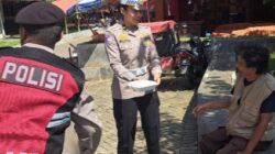 Wujud Kepedulian, Polwan Polres Bengkulu Utara Gelar Jumat Berkah di Pasar Purwodadi