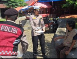 Wujud Kepedulian, Polwan Polres Bengkulu Utara Gelar Jumat Berkah di Pasar Purwodadi