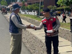 Aksi sosial Polres BU Dibawa komando KBO Sat Samapta Iptu Mulyanto Sambangi Para Pedagang Pasar Purwodadi