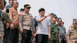 Bersama Forkopimda Hari Ini Bupati Arie Meninjau Lahan Untuk Sekolah Gratis Dari Jenjang SD Hingga SMA